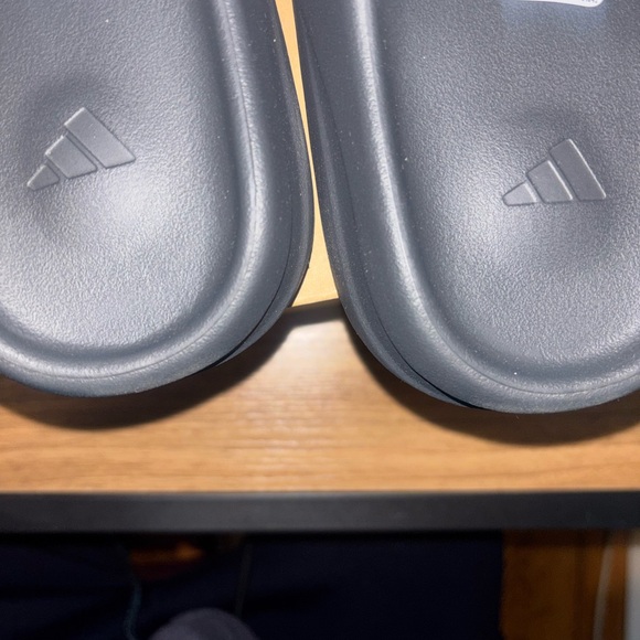 Men’s Size 9 adidas Yeezy Black (onyx) Slide Sandals - Picture 6 of 9